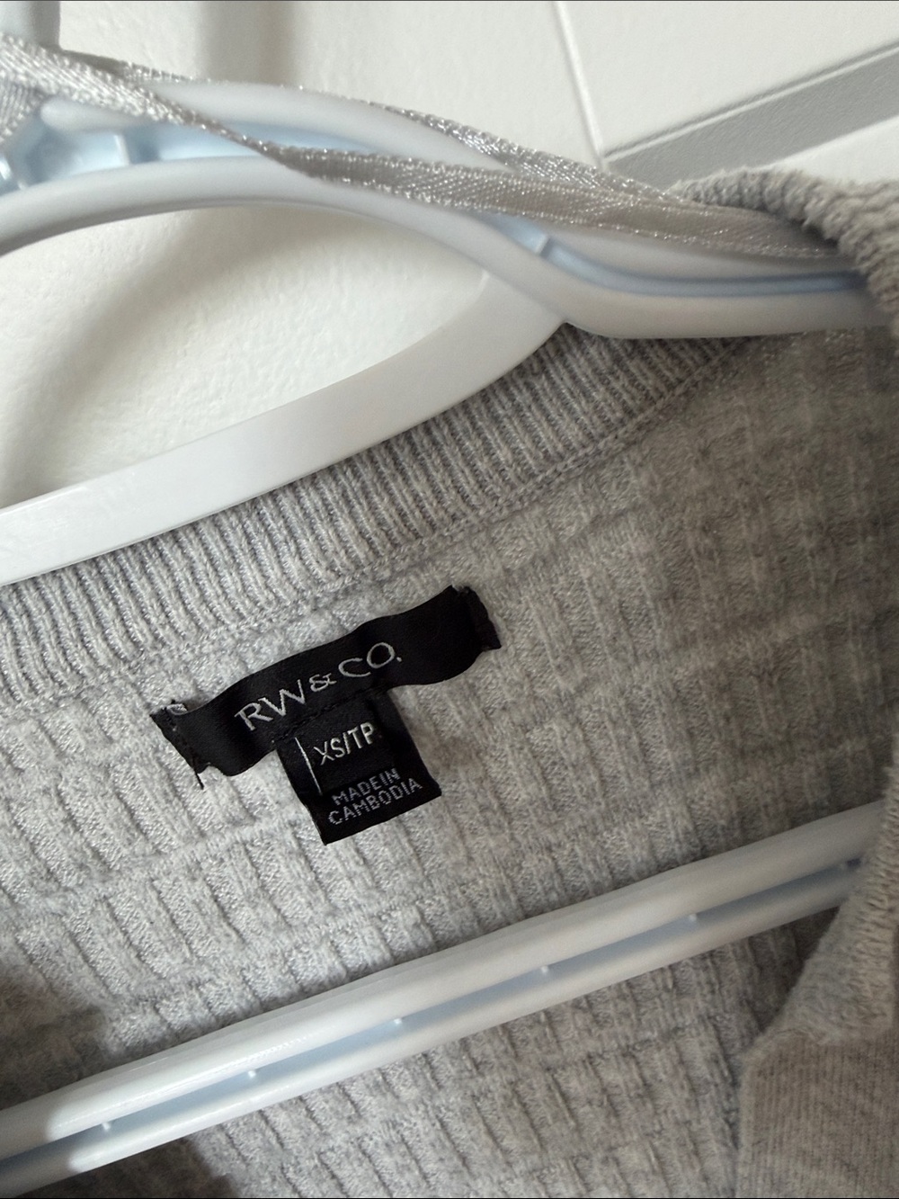 RW & Co Light Gray Ribbed Button-Front Cardigan - Picture 4 of 6